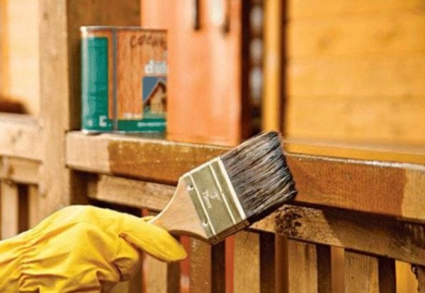 Peindre une surface en bois avec du vernis