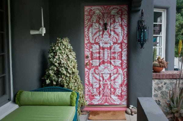 Door decoration with a stencil