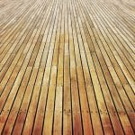 Plancher en bois dans un chalet d'été