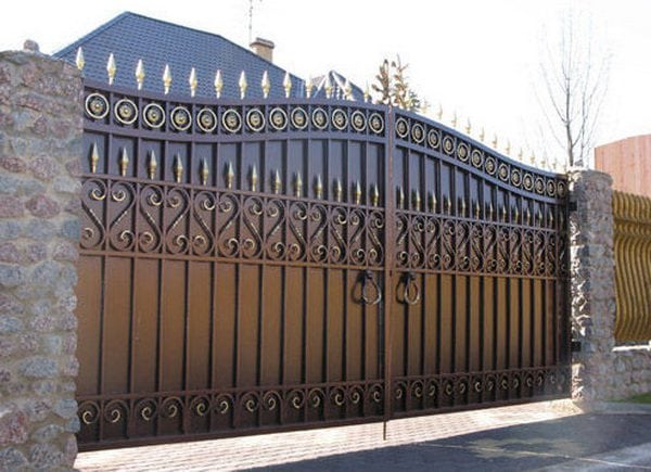 Painting metal gates