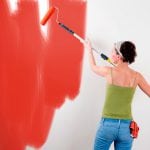 Des traces de peinture sur le mur