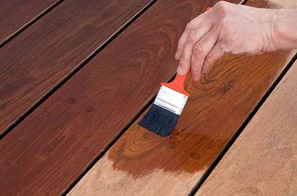 Wood varnishing