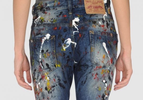 Nettoyage des jeans de la peinture