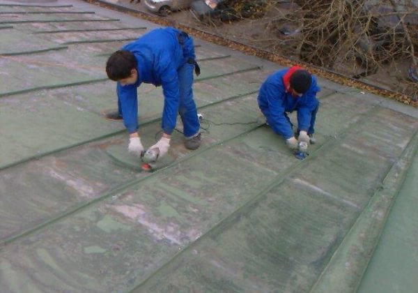 Preparing the roof for painting