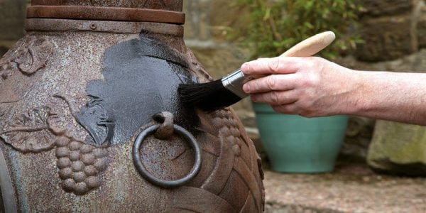 Coloring the oven with heat-resistant black paint