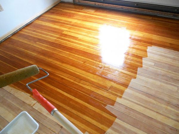 Varnishing the floor using a roller