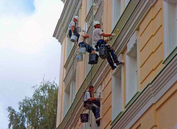 Dessiner une peinture sur une façade de bâtiment