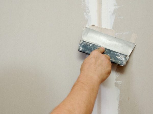 Puttying joints of drywall sheets