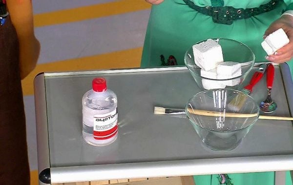 The process of preparing glue from acetone and polystyrene