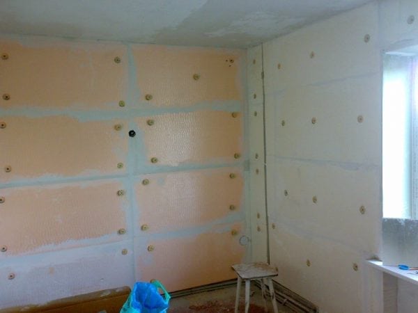 Puttying thermal insulation from expanded polystyrene