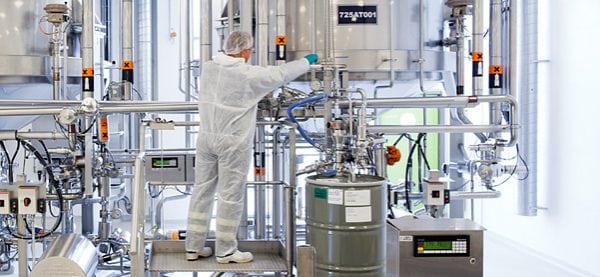 Installation industrielle pour la synthèse de résines phénol-formaldéhyde