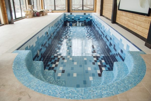 Glue for laying tiles in the pool should be waterproof, elastic, have antiseptic properties