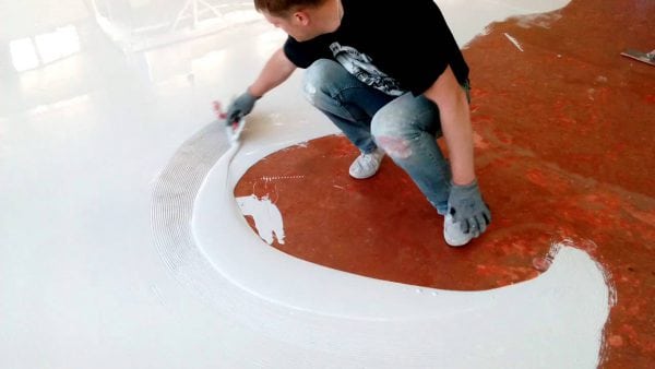 Công nghệ ứng dụng epoxy lên sàn khá tốn công