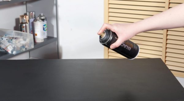 Aerosol varnishes can be used to cover furniture