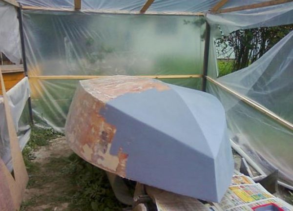 Application of soil to the boat hull