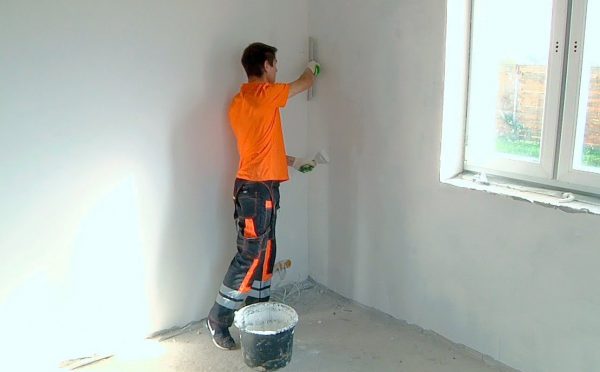 Gypsum putty is used for finishing dry rooms.