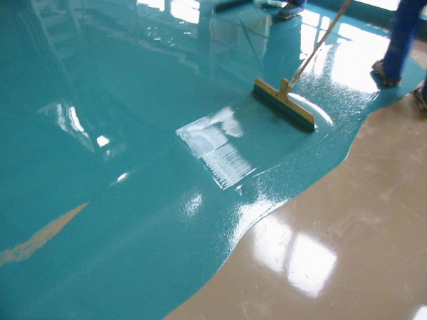 Primer under the self-leveling floor ensures its reliable fixation