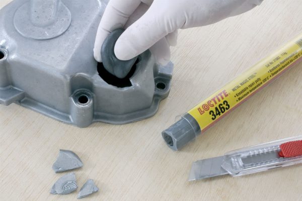 Epoxy based adhesive for metals