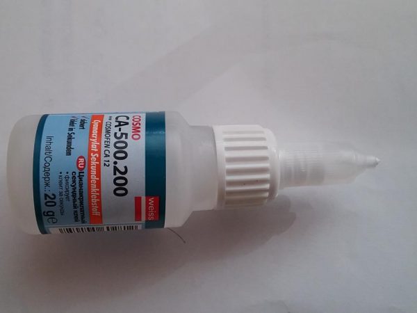 Deuxième adhésif cyanoacrylate