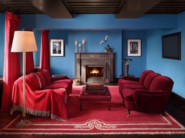 Rouge et bleu à l'intérieur