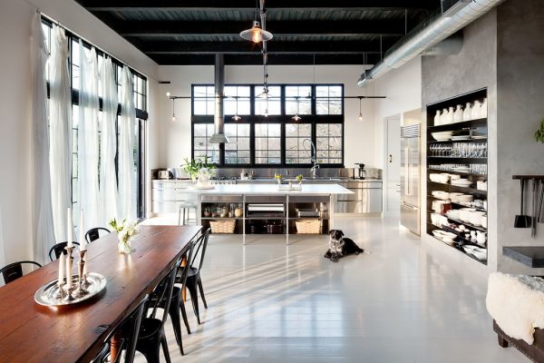 At high room heights, the ceiling can be decorated in dark colors.