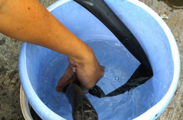 Recherche d'une perforation d'une chambre de cycle sous l'eau