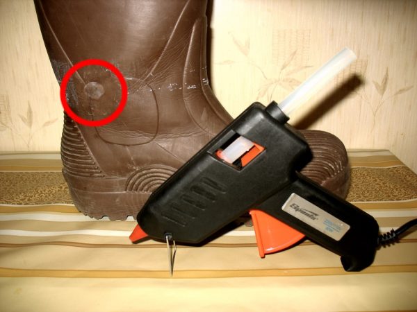 Repair of boots with hot glue