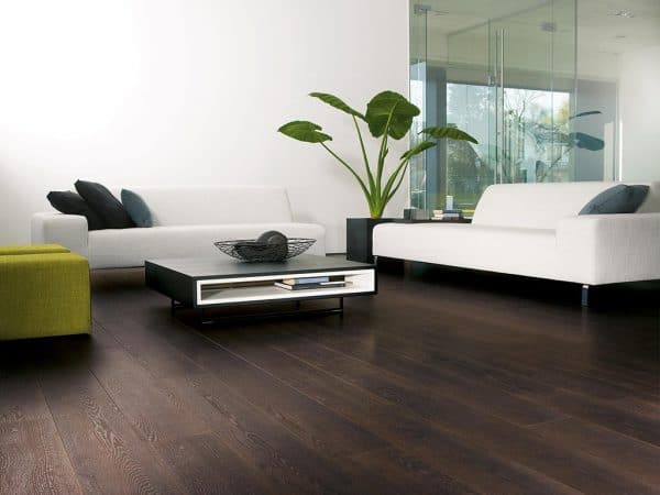 Tường trắng và laminate tối