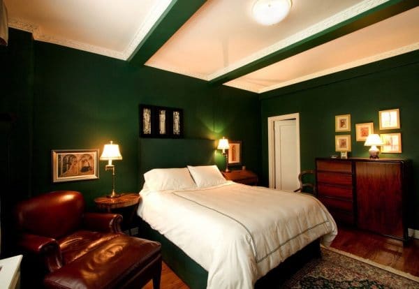 Chambre en vert foncé