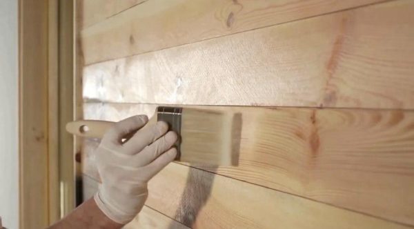 Priming a wooden surface