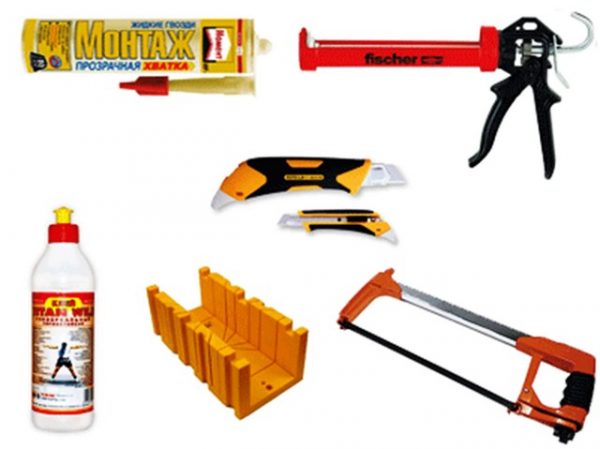 Outils de montage de plinthes de plafond