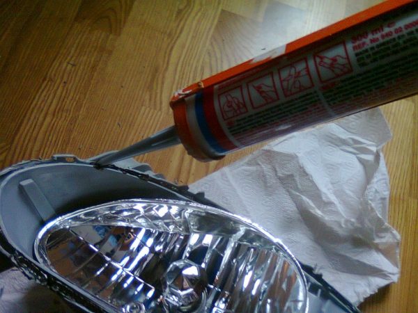 Sealant for gluing glass headlights