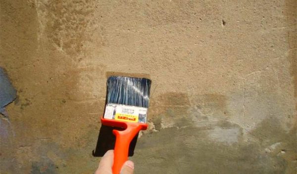 Primer for putty walls