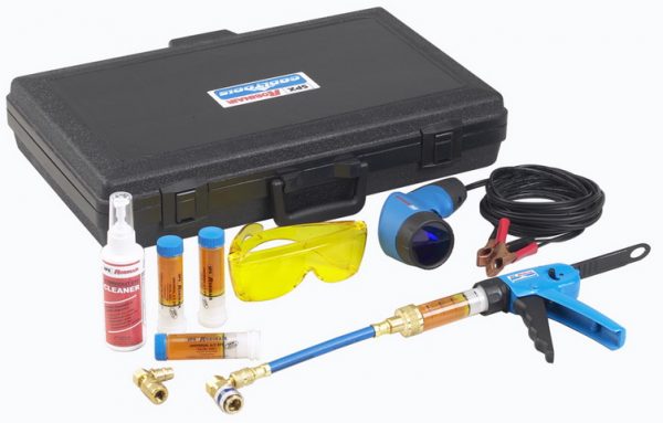 UV leak detector suitable for finding any fluid