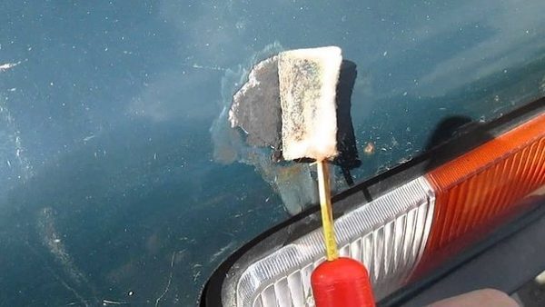 Galvanizing a car with a battery