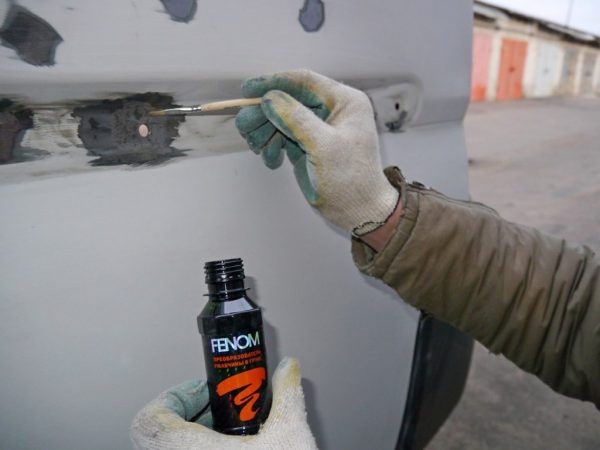 Rust converter helps stop the corrosion process