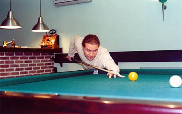 Agutin plays billiards