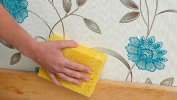 Wallpaper cleaning