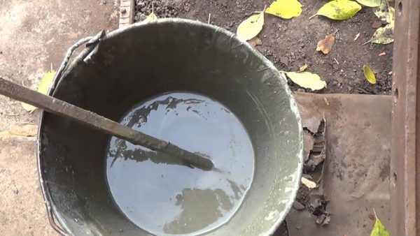 Bucket with cement