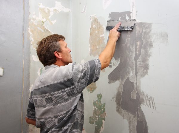 Preparing a wall for decorative plaster