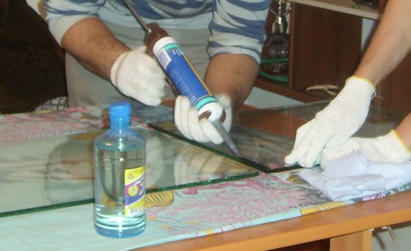 Using glass sealant