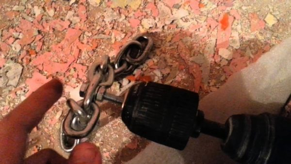 The chain nozzle allows you to remove paint in large fragments