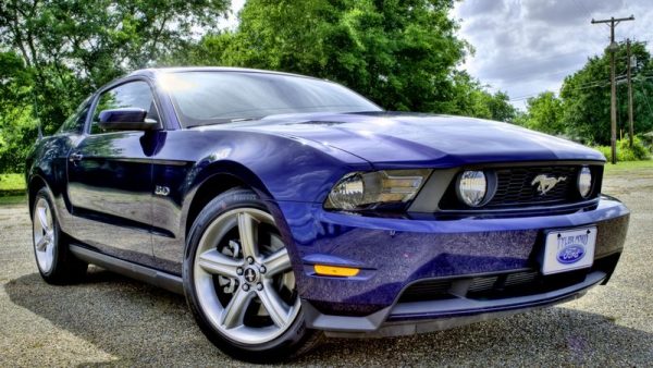 Ford Mustang HDR màu tím