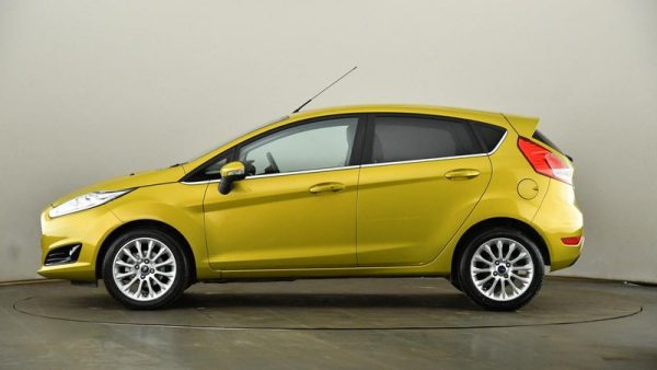 FORD FIESTA màu vàng