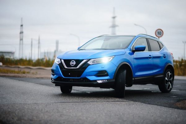 Nissan Qashqai en bleu marine