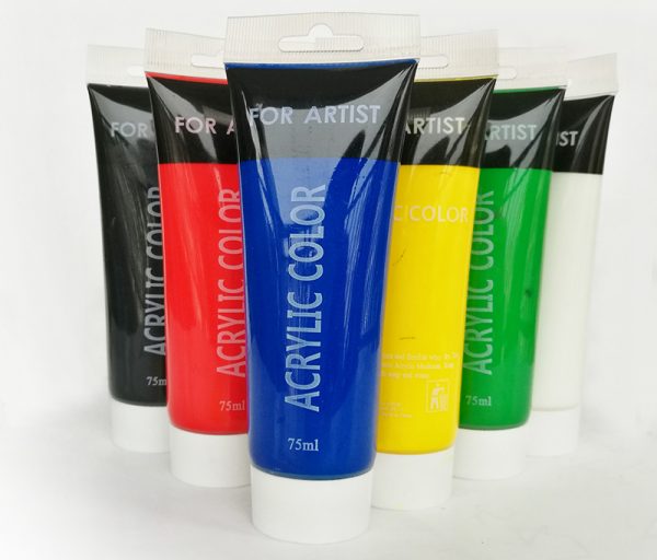 Les peintures acryliques sont les meilleures pour colorer les pots de fleurs.