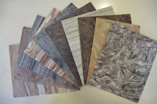 Facade decoration material in the form of flexible tiles