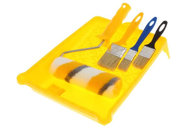 Flute paint brushes and tray