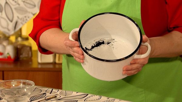 Naczynia kuchenne z uszkodzonym szkliwem