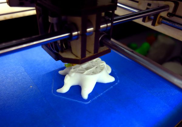 Percetakan model 3D dari plastik polimorfik